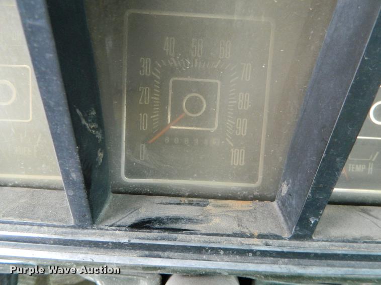 image for item DB6672 1975 Ford F350 flatbed pickup truck