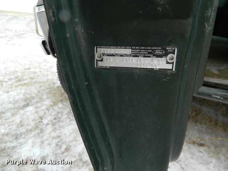 image for item DB6672 1975 Ford F350 flatbed pickup truck