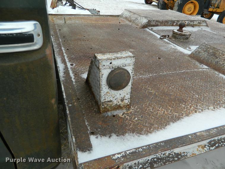 image for item DB6672 1975 Ford F350 flatbed pickup truck