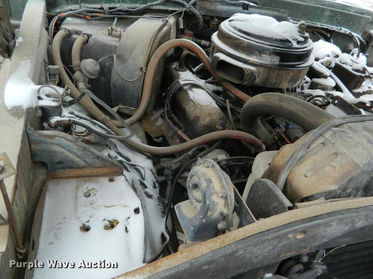 image for item DB6672 1975 Ford F350 flatbed pickup truck