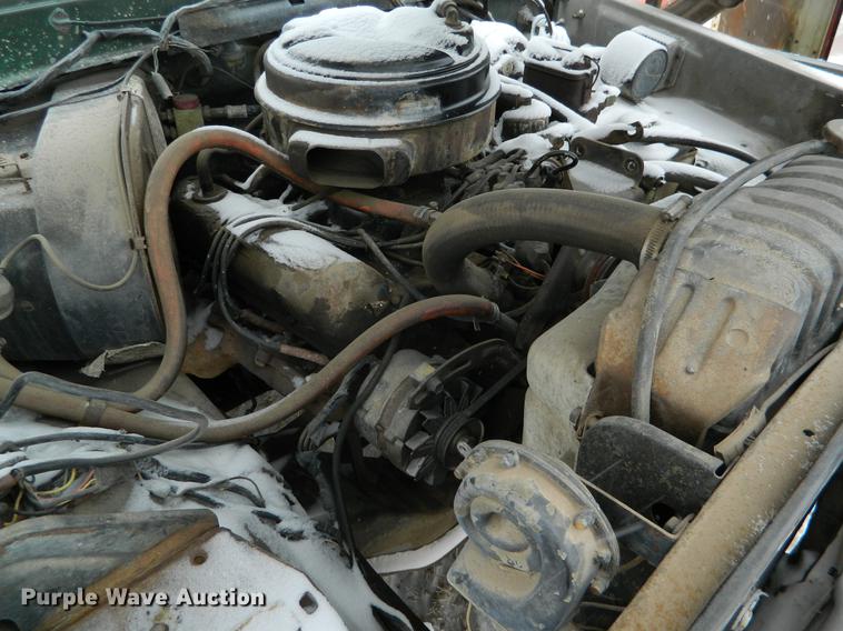 image for item DB6672 1975 Ford F350 flatbed pickup truck