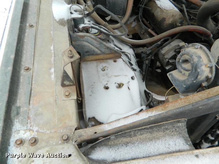 image for item DB6672 1975 Ford F350 flatbed pickup truck