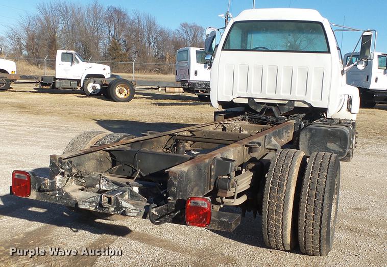 image for item DB7290 1999 GMC C6500 truck cab and chassis