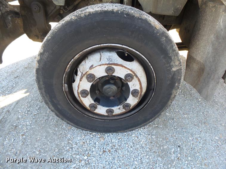 image for item DB7290 1999 GMC C6500 truck cab and chassis