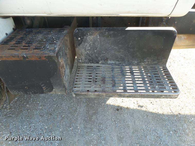 image for item DB7290 1999 GMC C6500 truck cab and chassis