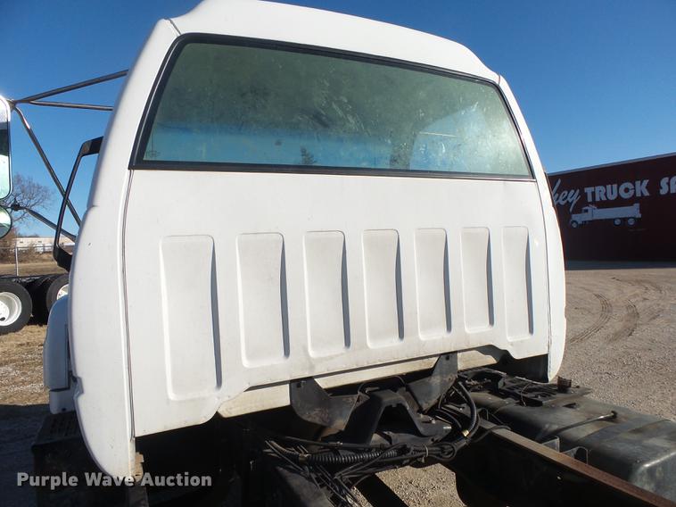 image for item DB7290 1999 GMC C6500 truck cab and chassis