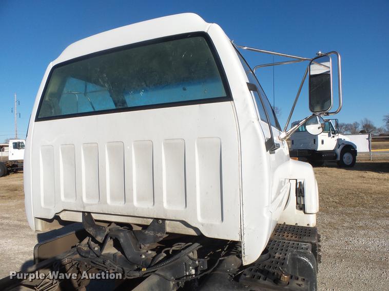 image for item DB7290 1999 GMC C6500 truck cab and chassis