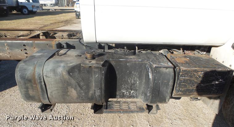 image for item DB7290 1999 GMC C6500 truck cab and chassis