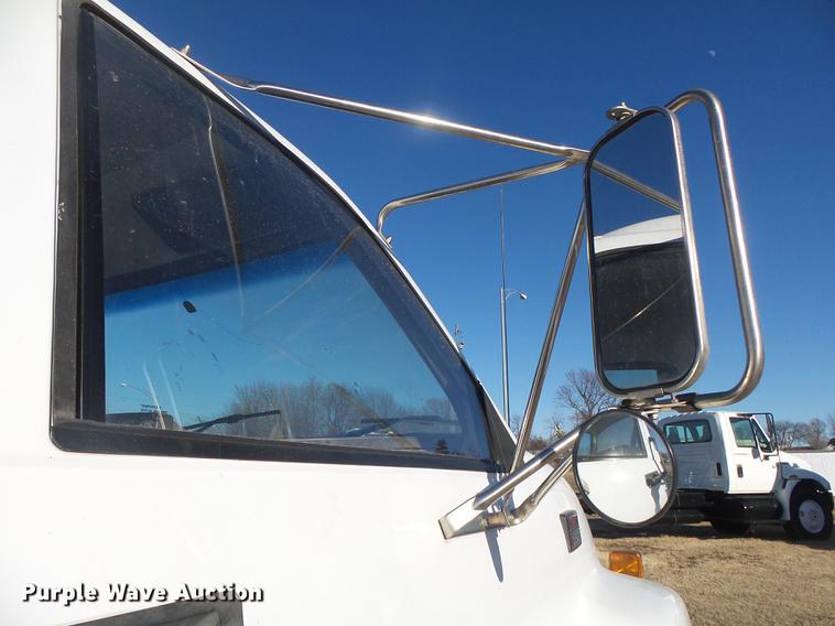 image for item DB7290 1999 GMC C6500 truck cab and chassis