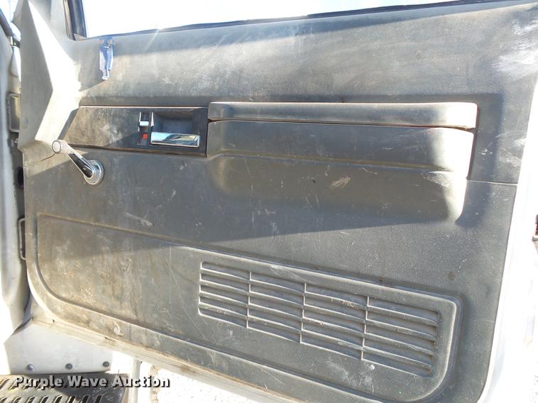 image for item DB7290 1999 GMC C6500 truck cab and chassis