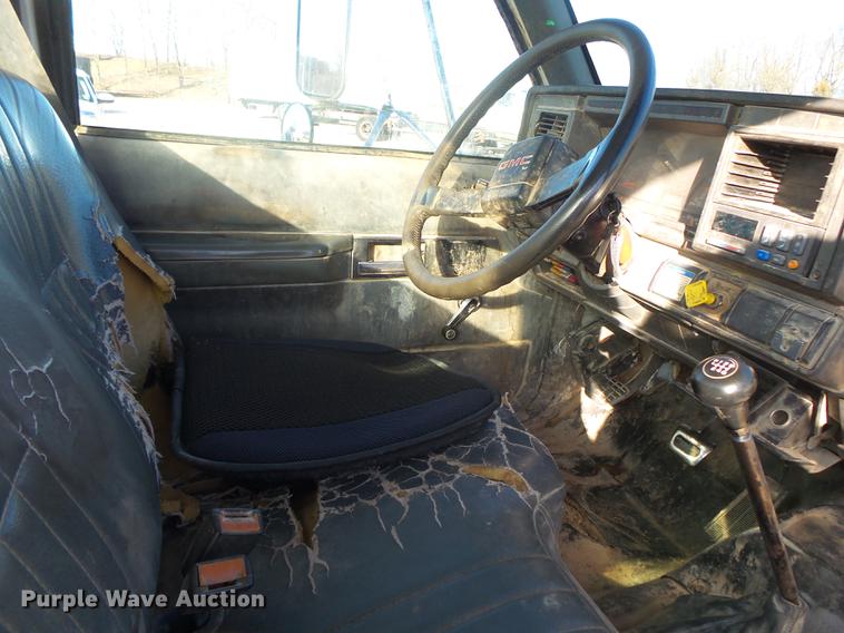 image for item DB7290 1999 GMC C6500 truck cab and chassis