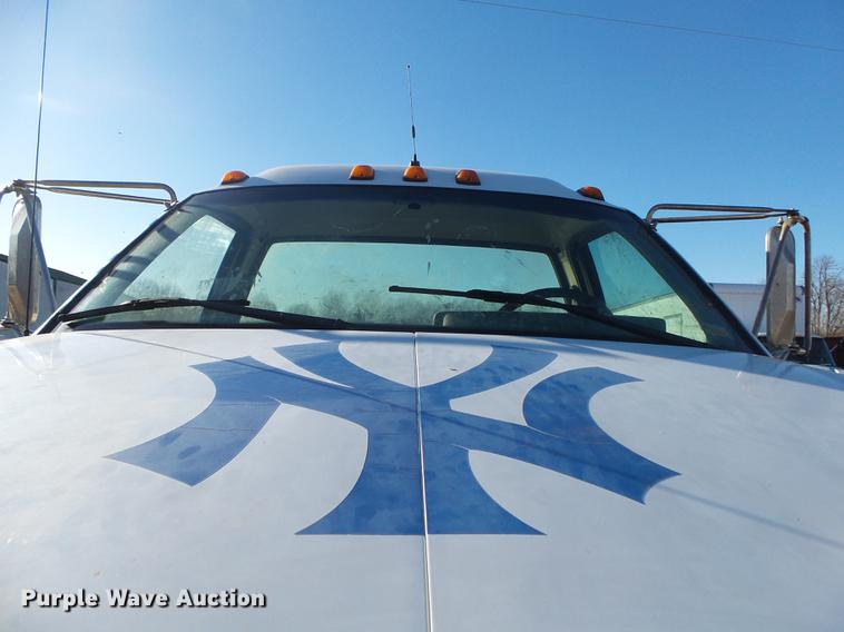 image for item DB7290 1999 GMC C6500 truck cab and chassis