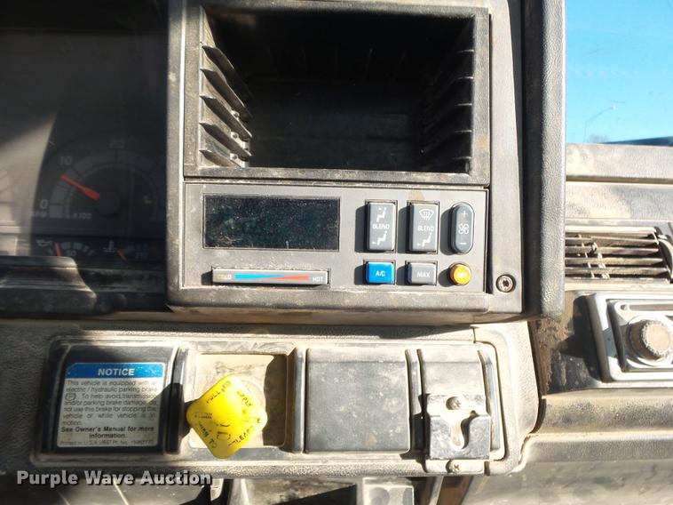 image for item DB7290 1999 GMC C6500 truck cab and chassis