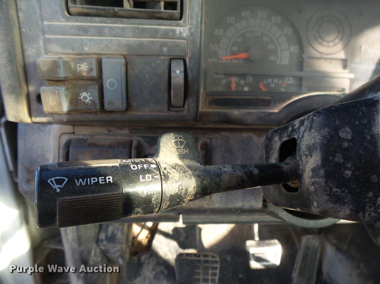 image for item DB7290 1999 GMC C6500 truck cab and chassis