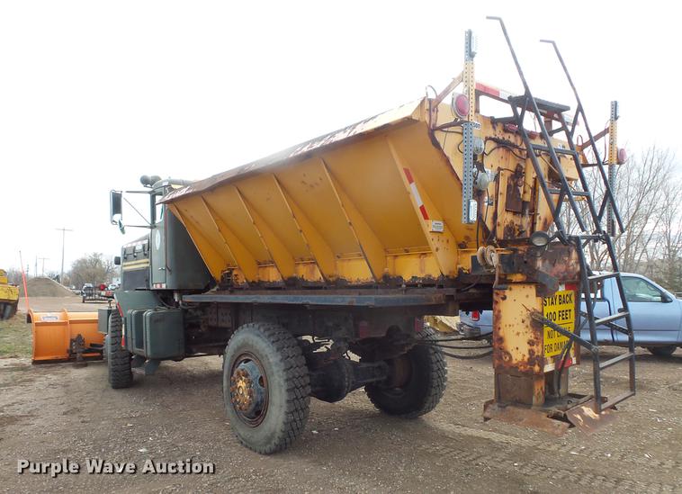 image for item DB8036 1988 Oshkosh T2206 flatbed truck