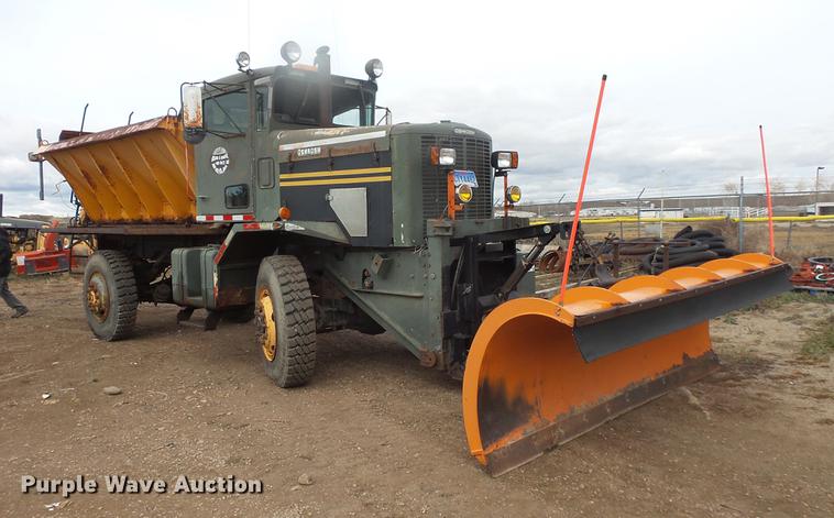 image for item DB8036 1988 Oshkosh T2206 flatbed truck