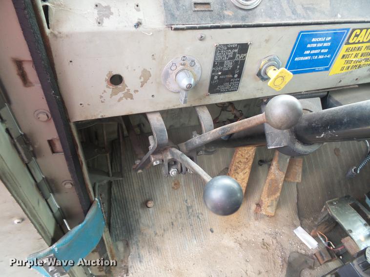 image for item DB8036 1988 Oshkosh T2206 flatbed truck