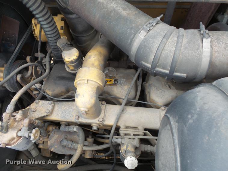 image for item DB8036 1988 Oshkosh T2206 flatbed truck