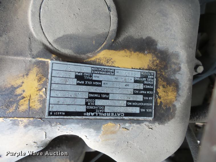 image for item DB8036 1988 Oshkosh T2206 flatbed truck