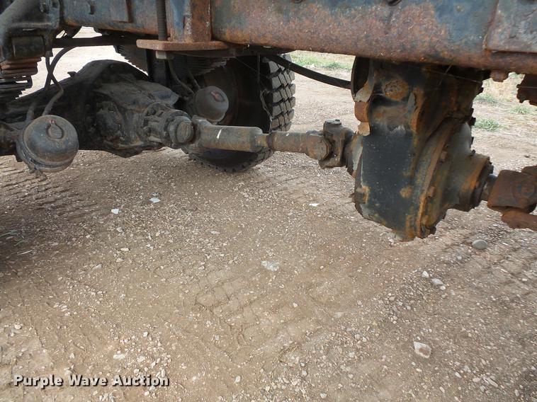 image for item DB8036 1988 Oshkosh T2206 flatbed truck