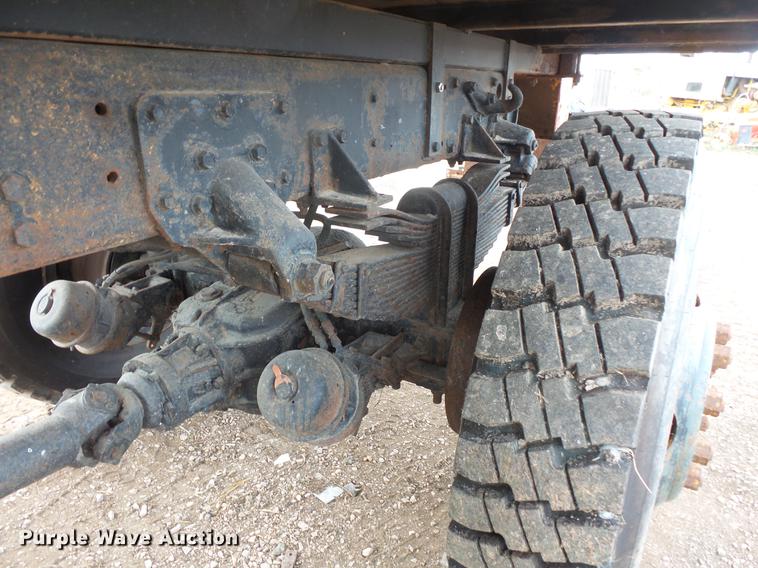 image for item DB8036 1988 Oshkosh T2206 flatbed truck