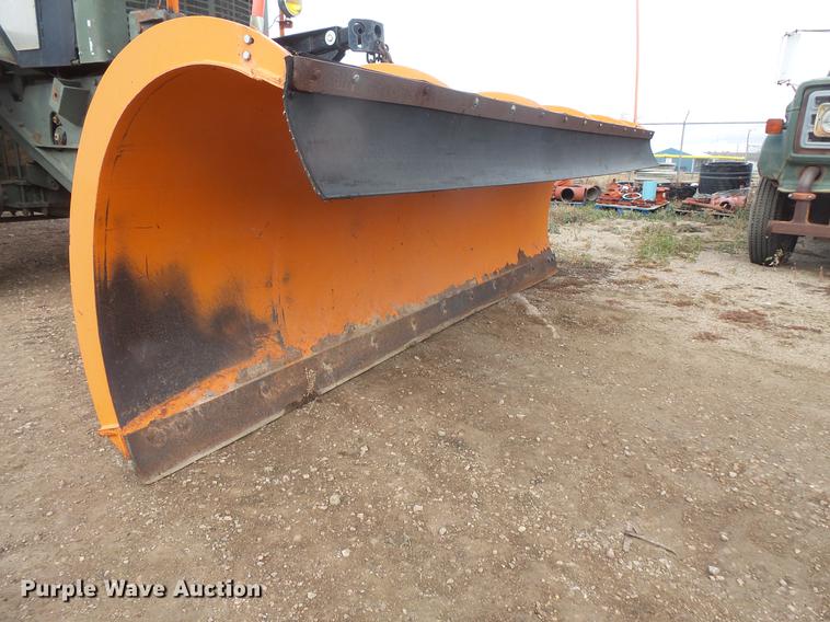 image for item DB8036 1988 Oshkosh T2206 flatbed truck