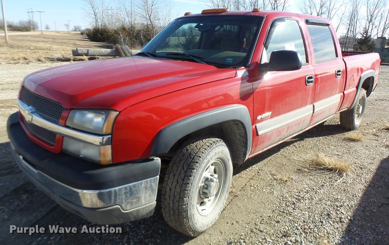 image for item DB9781 2004 Chevrolet Silverado 2500 Crew Cab pickup truck