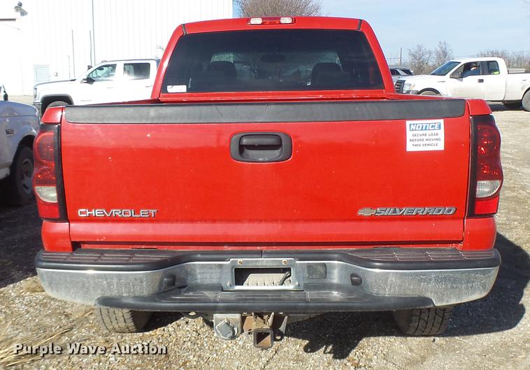 image for item DB9781 2004 Chevrolet Silverado 2500 Crew Cab pickup truck