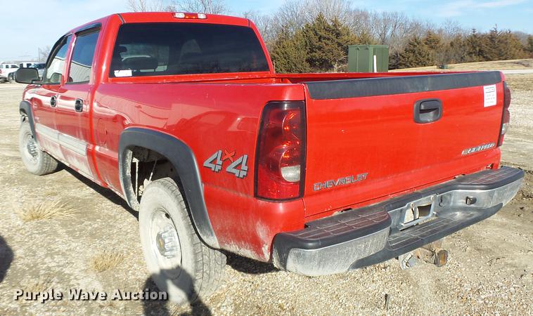 image for item DB9781 2004 Chevrolet Silverado 2500 Crew Cab pickup truck