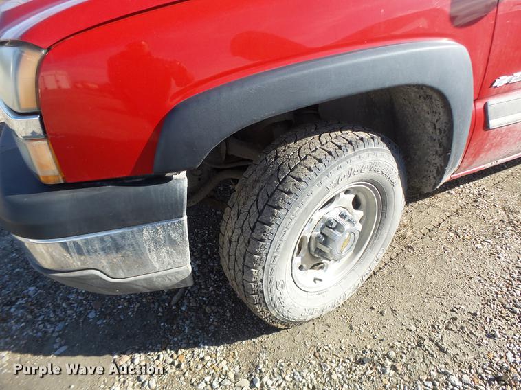 image for item DB9781 2004 Chevrolet Silverado 2500 Crew Cab pickup truck