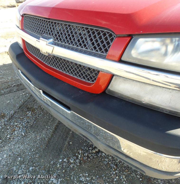 image for item DB9781 2004 Chevrolet Silverado 2500 Crew Cab pickup truck