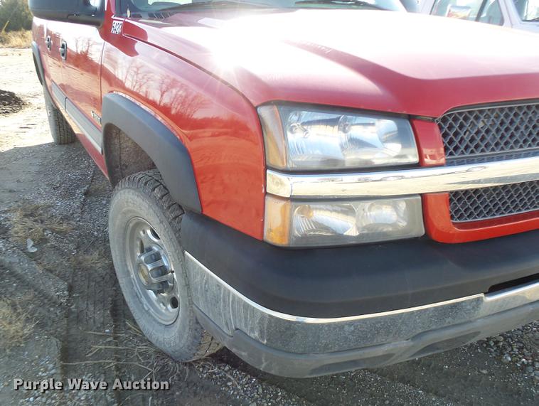 image for item DB9781 2004 Chevrolet Silverado 2500 Crew Cab pickup truck