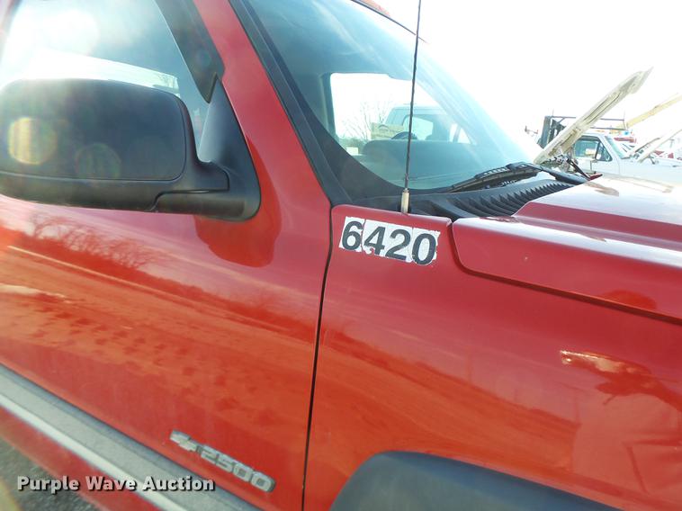 image for item DB9781 2004 Chevrolet Silverado 2500 Crew Cab pickup truck