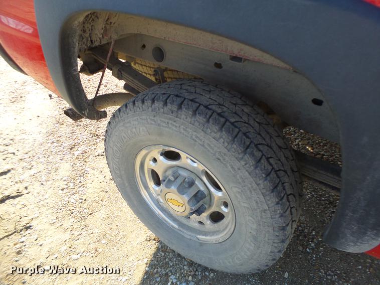 image for item DB9781 2004 Chevrolet Silverado 2500 Crew Cab pickup truck