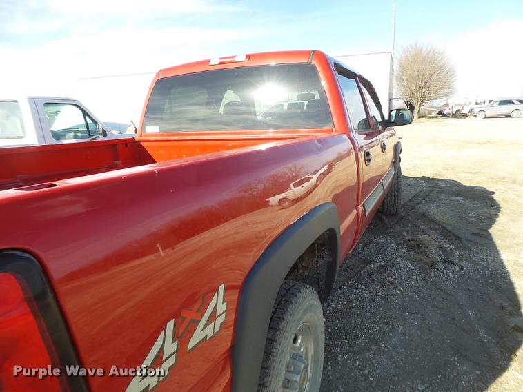 image for item DB9781 2004 Chevrolet Silverado 2500 Crew Cab pickup truck