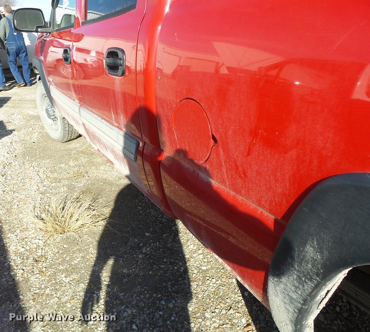 image for item DB9781 2004 Chevrolet Silverado 2500 Crew Cab pickup truck
