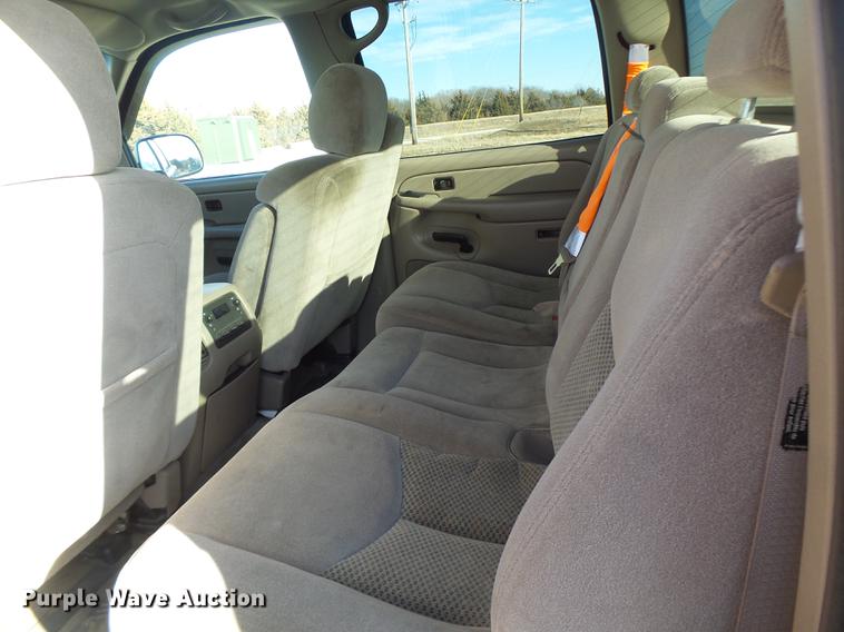 image for item DB9781 2004 Chevrolet Silverado 2500 Crew Cab pickup truck