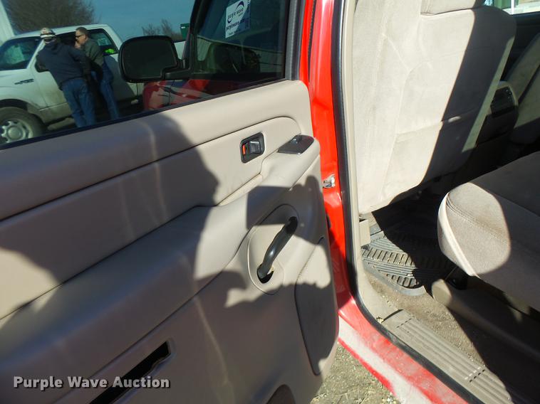 image for item DB9781 2004 Chevrolet Silverado 2500 Crew Cab pickup truck