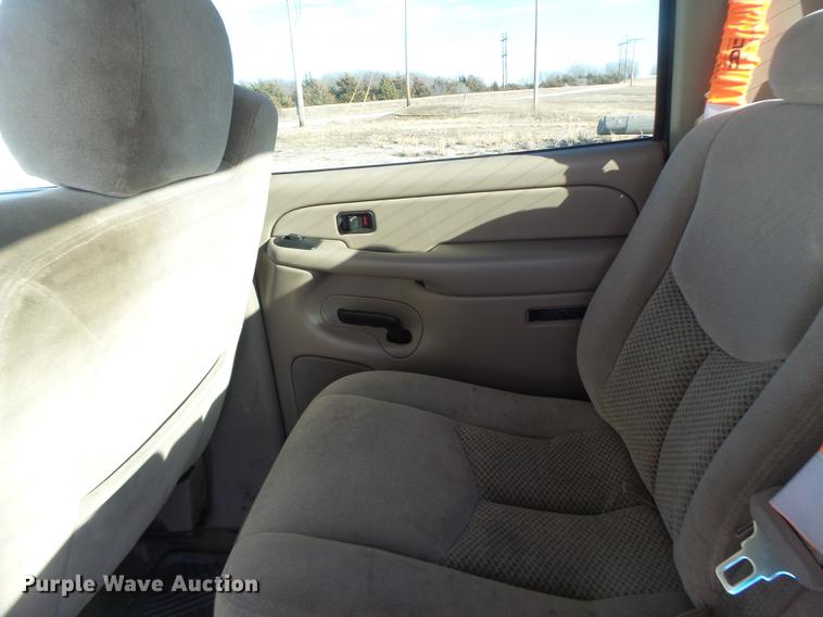 image for item DB9781 2004 Chevrolet Silverado 2500 Crew Cab pickup truck