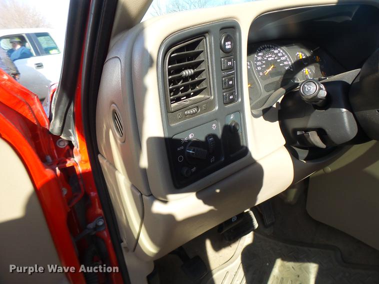 image for item DB9781 2004 Chevrolet Silverado 2500 Crew Cab pickup truck