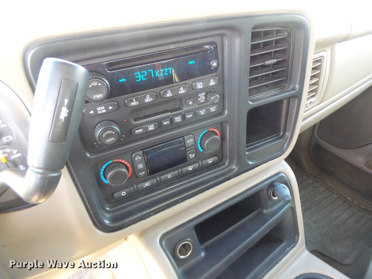 image for item DB9781 2004 Chevrolet Silverado 2500 Crew Cab pickup truck