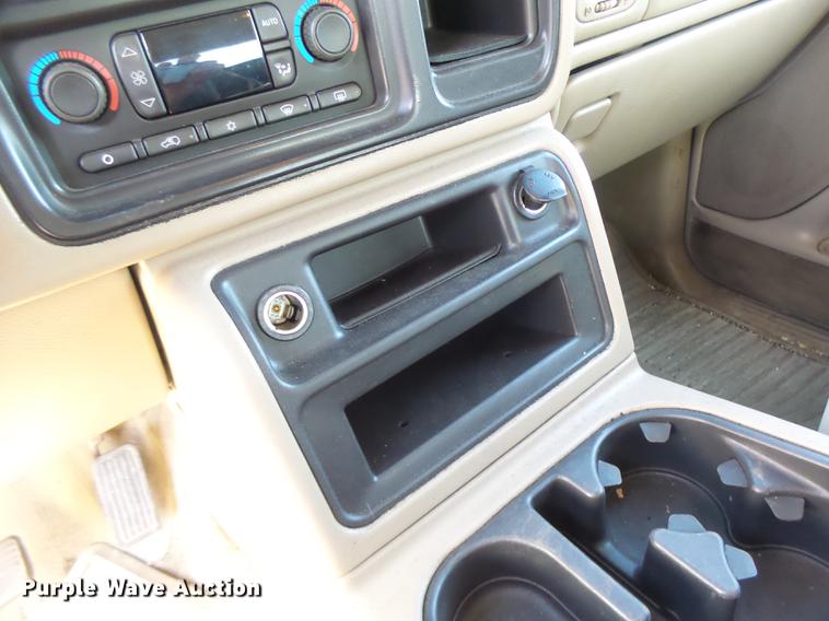 image for item DB9781 2004 Chevrolet Silverado 2500 Crew Cab pickup truck