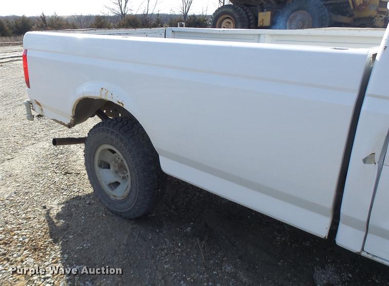 image for item DB9782 1996 Ford F150 pickup truck
