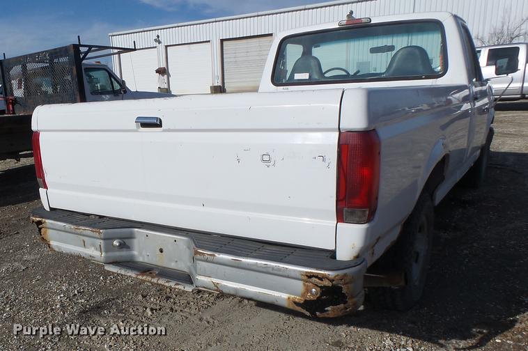 image for item DB9782 1996 Ford F150 pickup truck