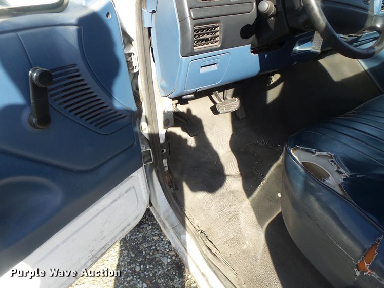 image for item DB9782 1996 Ford F150 pickup truck