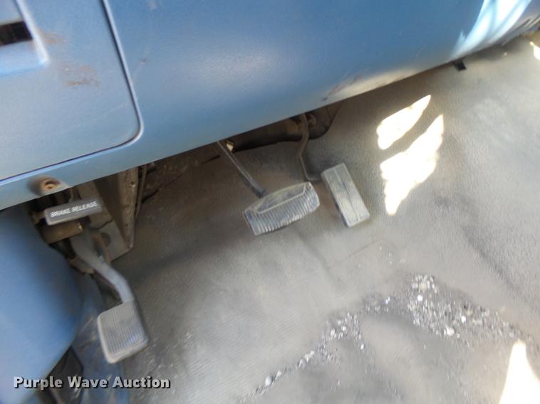 image for item DB9783 1996 Ford F350 flatbed pickup truck