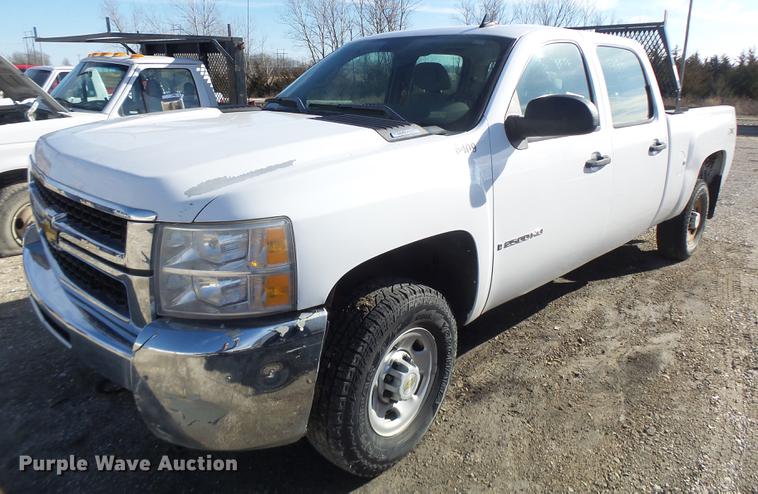 image for item DB9784 2007 Chevrolet Silverado 2500HD Crew Cab pickup truck