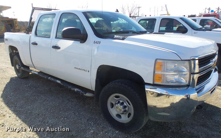 image for item DB9784 2007 Chevrolet Silverado 2500HD Crew Cab pickup truck