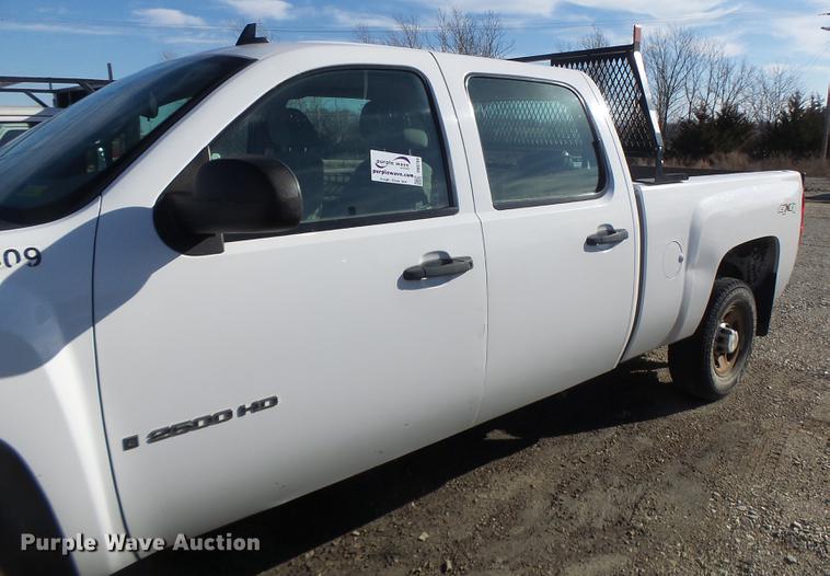 image for item DB9784 2007 Chevrolet Silverado 2500HD Crew Cab pickup truck