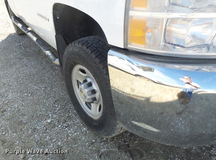 image for item DB9784 2007 Chevrolet Silverado 2500HD Crew Cab pickup truck